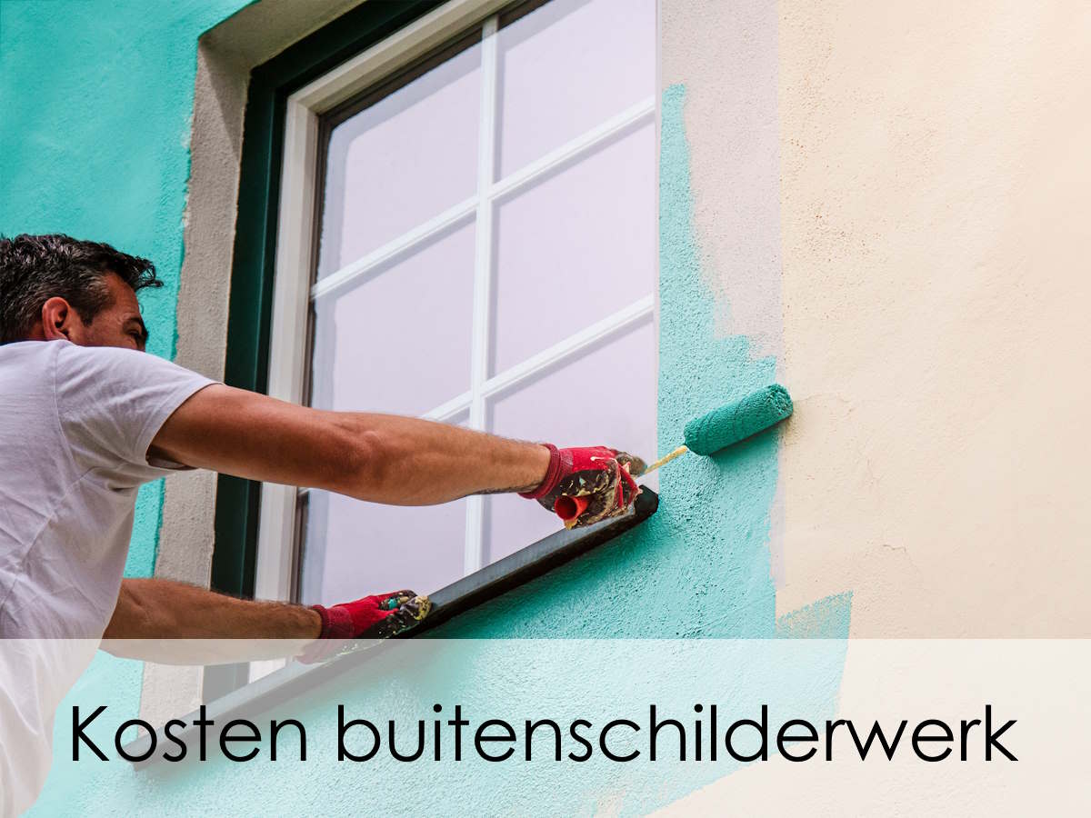 schilder bezig met buitenschilderwerk blauwe verf